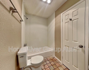 1007 Edgerly Ln - Photo Thumbnail 5