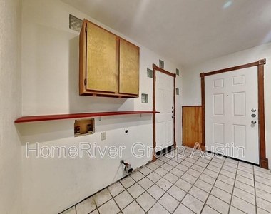 1007 Edgerly Ln - Photo Thumbnail 7