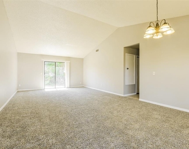 2175 Carriage Pointe Loop - Photo Thumbnail 2