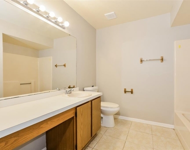 2175 Carriage Pointe Loop - Photo Thumbnail 10