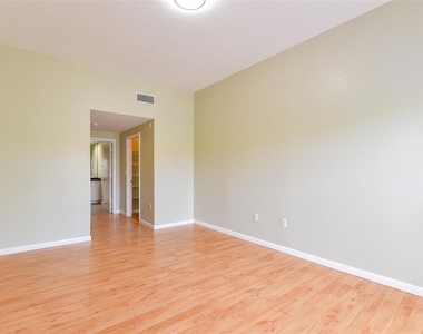 2421 W Horatio Street - Photo Thumbnail 11