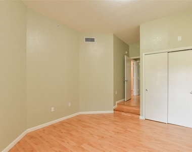 2421 W Horatio Street - Photo Thumbnail 14