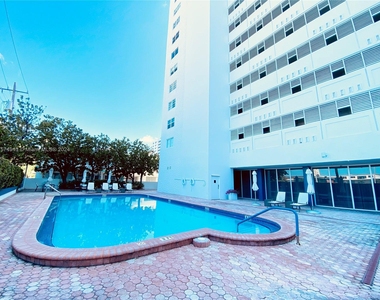 6450 Collins Ave - Photo Thumbnail 15