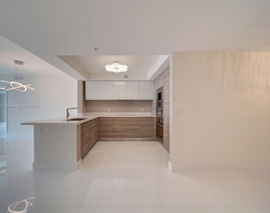 300 Sunny Isles Blvd - Photo Thumbnail 11