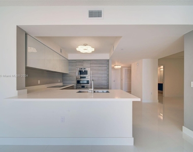 300 Sunny Isles Blvd - Photo Thumbnail 15