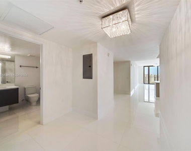 300 Sunny Isles Blvd - Photo Thumbnail 5