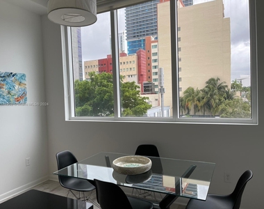 244 Biscayne Bl - Photo Thumbnail 2