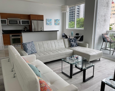 244 Biscayne Bl - Photo Thumbnail 3