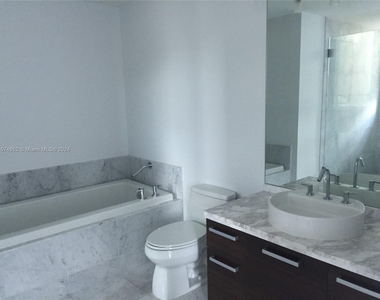 244 Biscayne Bl - Photo Thumbnail 9