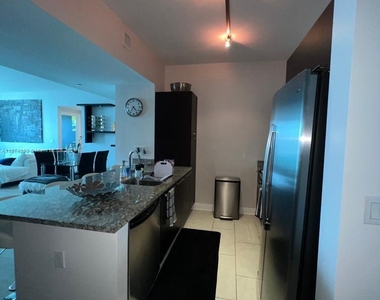 950 Brickell Bay Dr - Photo Thumbnail 5