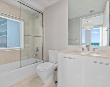 2711 S Ocean Dr - Photo Thumbnail 12