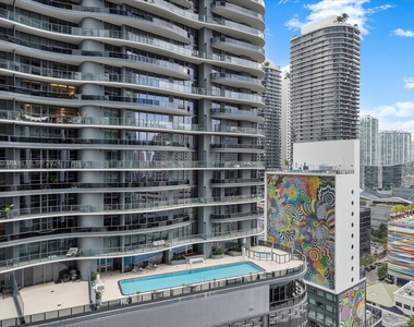 1010 Brickell Ave - Photo Thumbnail 6