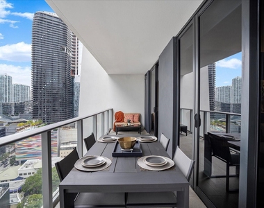 1010 Brickell Ave - Photo Thumbnail 5