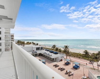 5401 Collins Ave - Photo Thumbnail 4