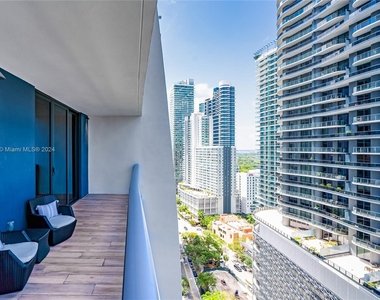 1010 Brickell Ave - Photo Thumbnail 2