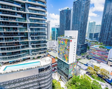 1010 Brickell Ave - Photo Thumbnail 4