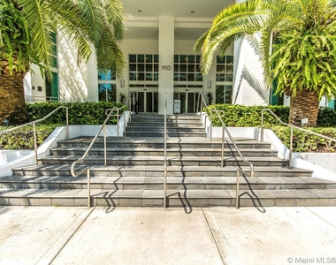 951 Brickell Ave - Photo Thumbnail 22