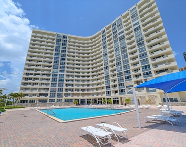 3180 S Ocean Dr - Photo Thumbnail 16