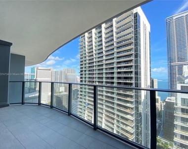 1000 Brickell Plz - Photo Thumbnail 2