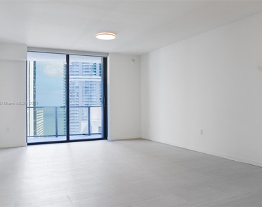 1000 Brickell Plz - Photo Thumbnail 5