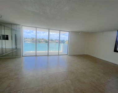 5838 Collins Ave - Photo Thumbnail 3