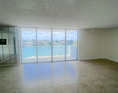 5838 Collins Ave - Photo Thumbnail 12