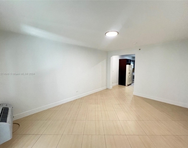 220 Collins Ave - Photo Thumbnail 1