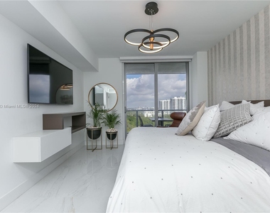 16385 Biscayne Blvd - Photo Thumbnail 7