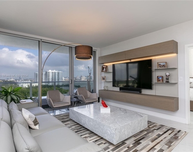 16385 Biscayne Blvd - Photo Thumbnail 3