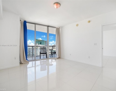 465 Brickell Ave - Photo Thumbnail 6