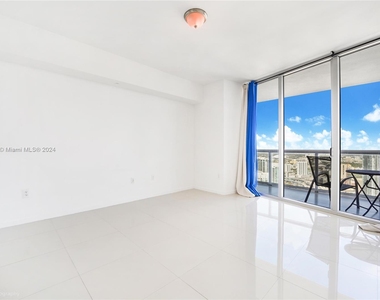 465 Brickell Ave - Photo Thumbnail 5