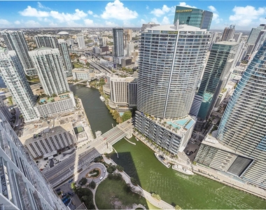 465 Brickell Ave - Photo Thumbnail 11