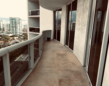 16001 Collins Ave - Photo Thumbnail 4