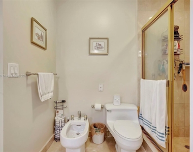 8925 Collins Ave - Photo Thumbnail 10