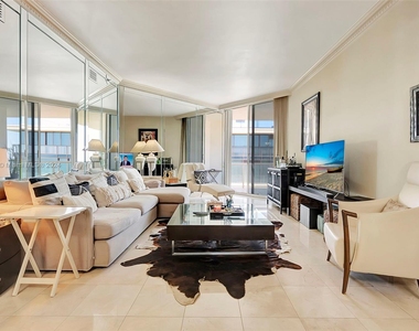 8925 Collins Ave - Photo Thumbnail 5