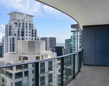 1000 Brickell Plaza - Photo Thumbnail 1