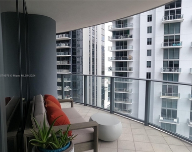 1000 Brickell Plz - Photo Thumbnail 12