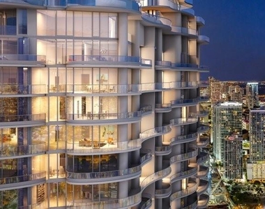 1000 Brickell Plz - Photo Thumbnail 2