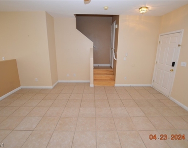 2613 Heathrow Street - Photo Thumbnail 4