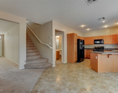 10940 Salernes Street - Photo Thumbnail 17