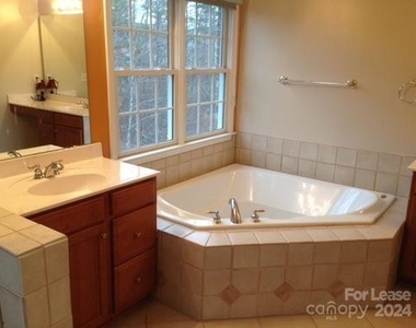 2307 Keara Way - Photo Thumbnail 6