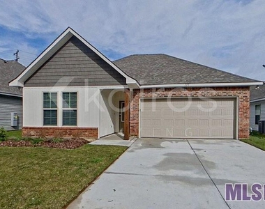 111 Teddy Ln - Photo Thumbnail 0