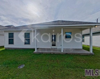 111 Teddy Ln - Photo Thumbnail 6