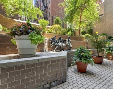 West 87th Street - Photo Thumbnail 9