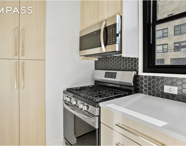 330 West 58th Street - Photo Thumbnail 8