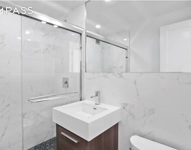 330 West 58th Street - Photo Thumbnail 9