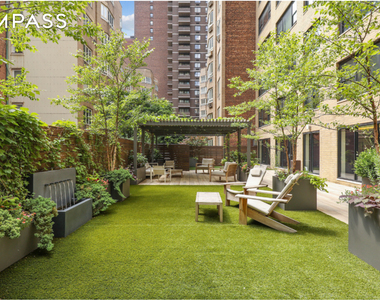 330 West 58th Street - Photo Thumbnail 15