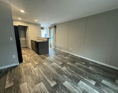 30 Randall Ave - Photo Thumbnail 1