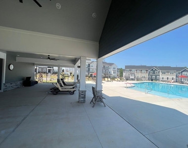 370 Devon Cliffs Drive - Photo Thumbnail 32