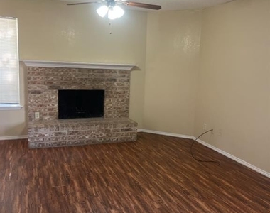 4336 Hulen Circle E - Photo Thumbnail 1